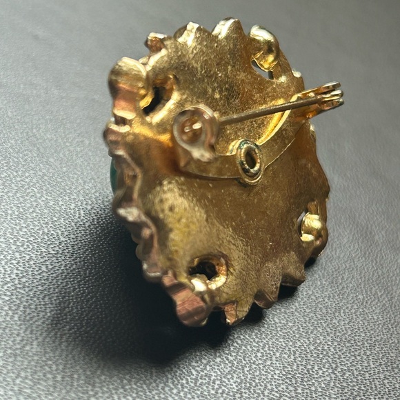 Vintage Green Cabochon Floral Brooch Pearl Halo Gold Tone Statement Estate Glam - Picture 7 of 13